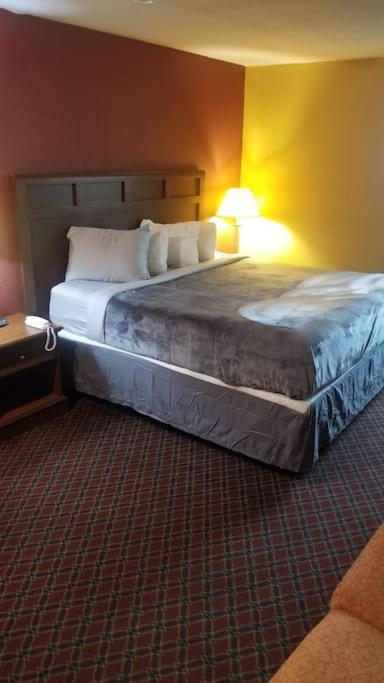 Hotel King Bed Room 236 Booking Stillwater Exterior foto