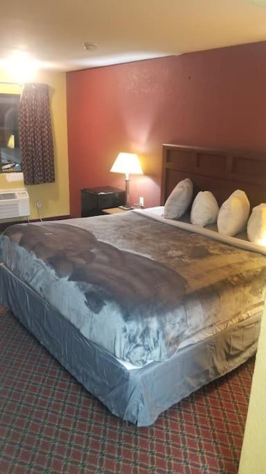 Hotel King Bed Room 236 Booking Stillwater Exterior foto